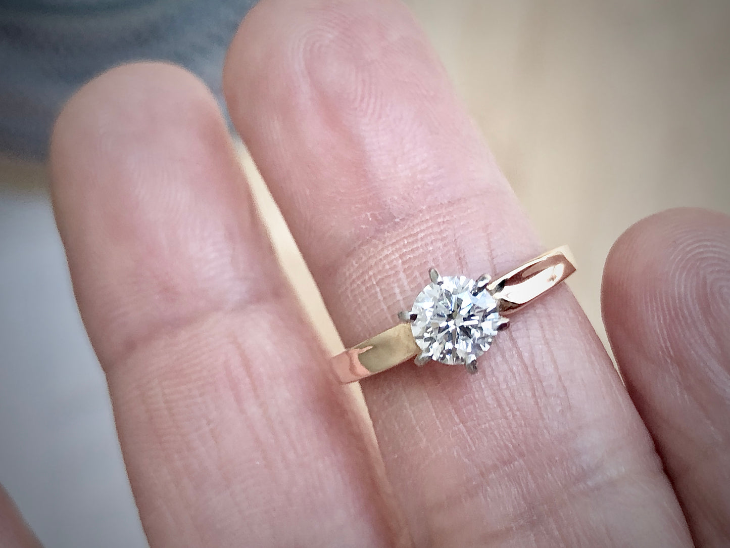 Anillo de Compromiso Vintage de 0.75 Ct, en Oro Amarillo y Platino de 18 Kilates con Diamante Central de 0,75 Ct