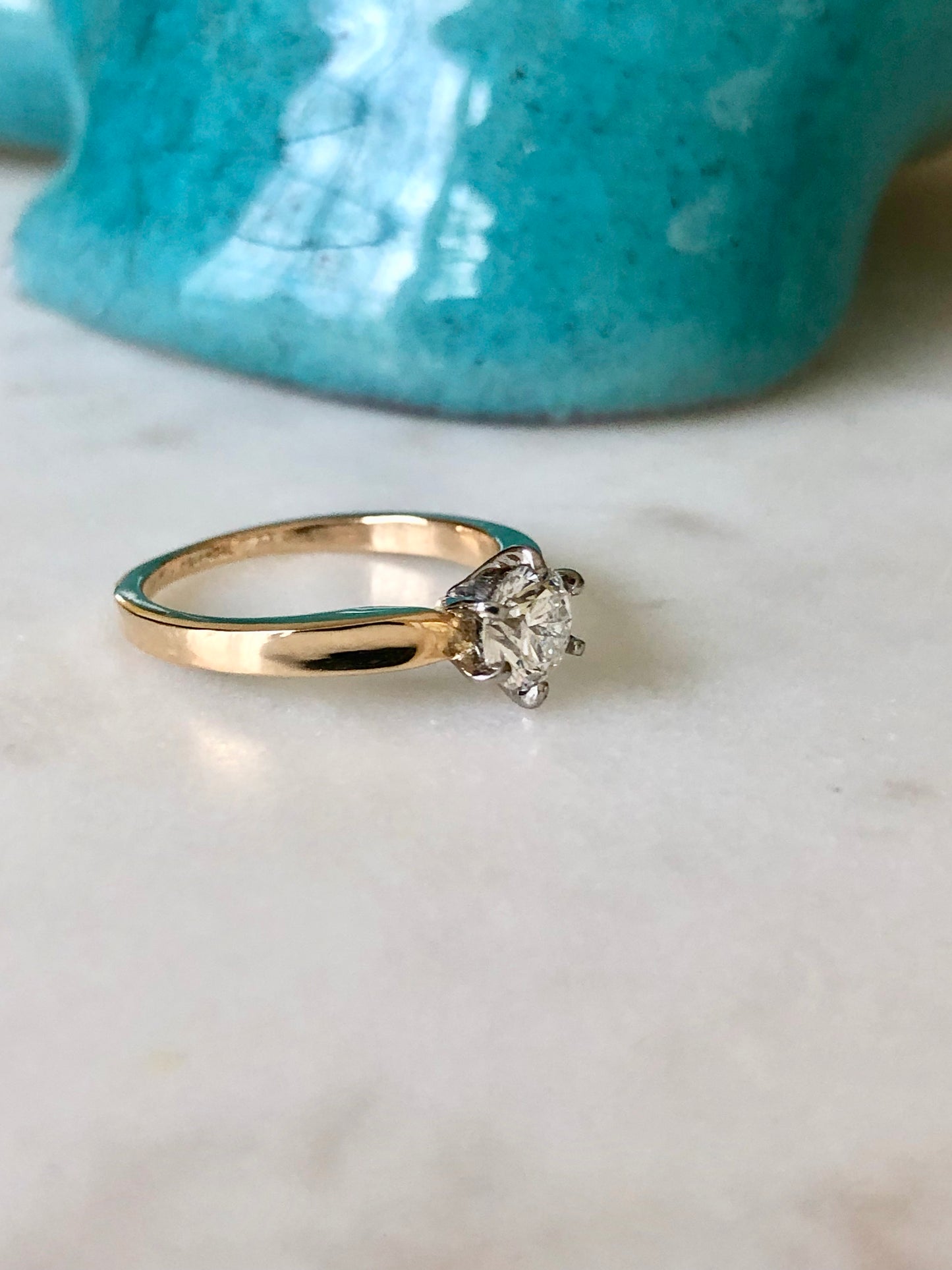 Anillo de Compromiso Vintage de 0.75 Ct, en Oro Amarillo y Platino de 18 Kilates con Diamante Central de 0,75 Ct