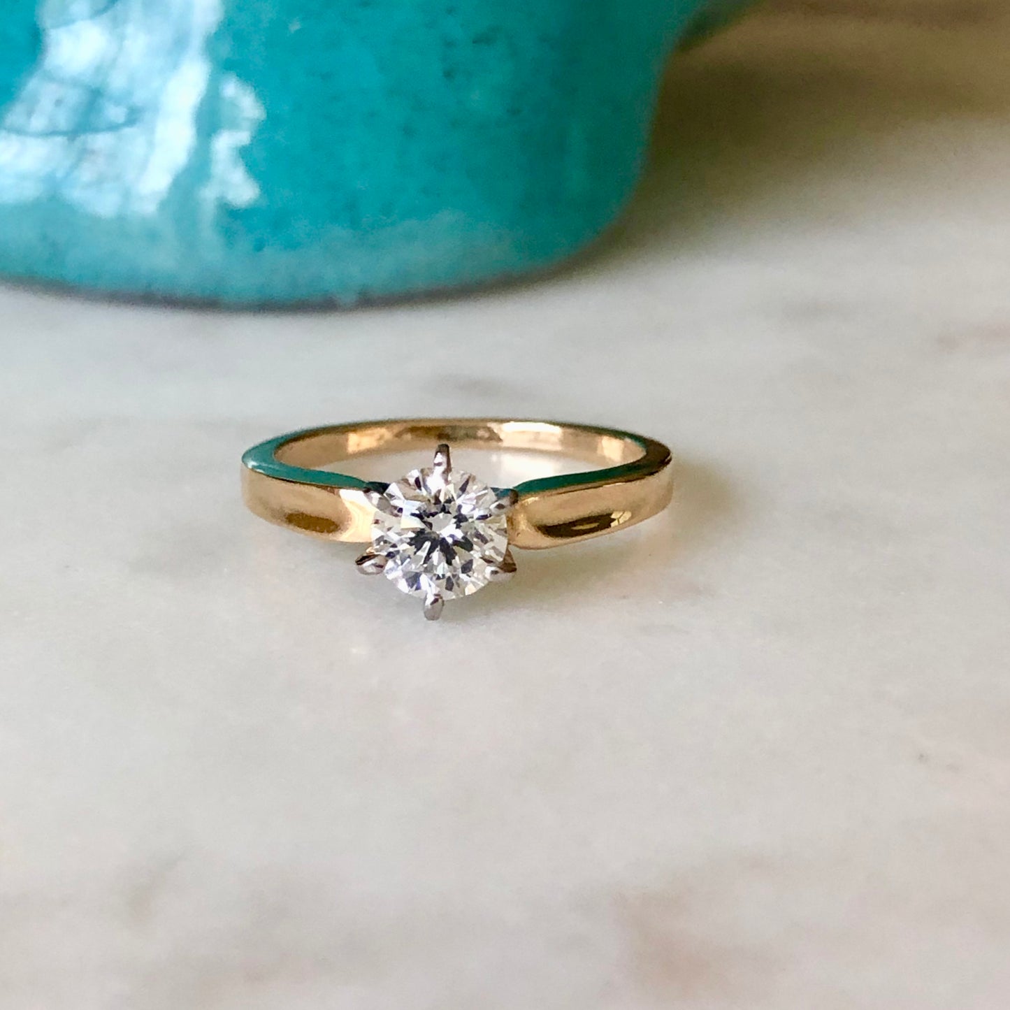 Anillo de Compromiso Vintage de 0.75 Ct, en Oro Amarillo y Platino de 18 Kilates con Diamante Central de 0,75 Ct