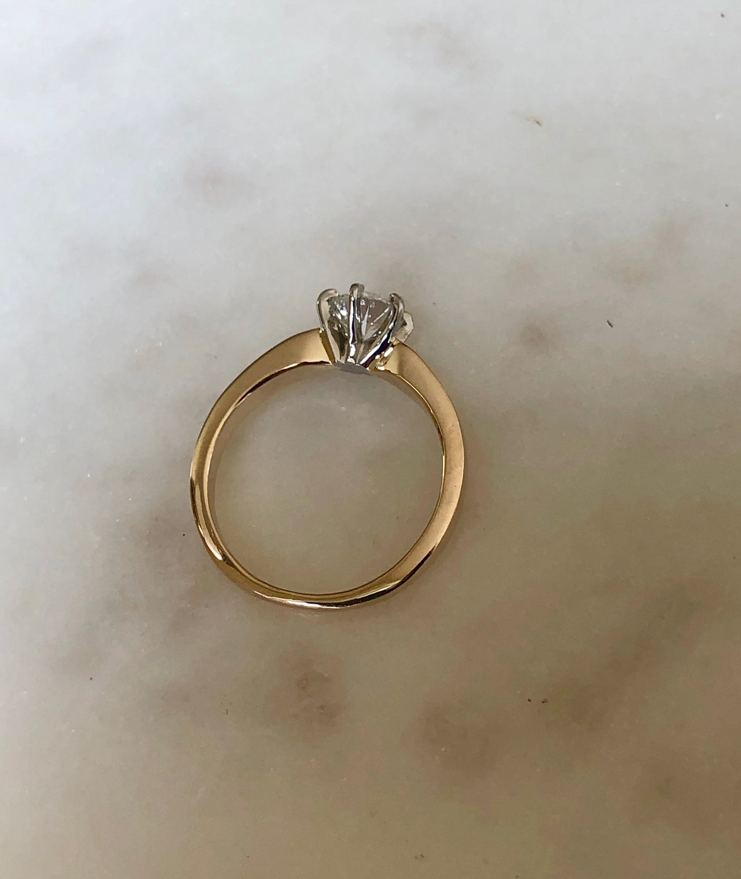 Anillo de Compromiso Vintage de 0.75 Ct, en Oro Amarillo y Platino de 18 Kilates con Diamante Central de 0,75 Ct