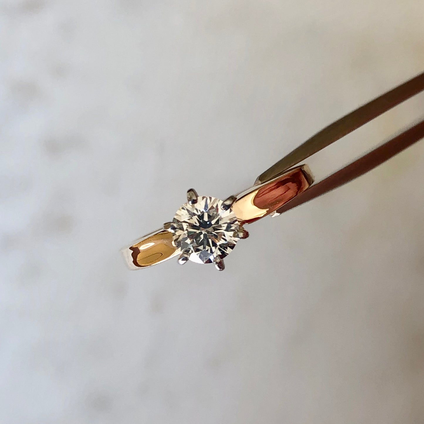 Anillo de Compromiso Vintage de 0.75 Ct, en Oro Amarillo y Platino de 18 Kilates con Diamante Central de 0,75 Ct