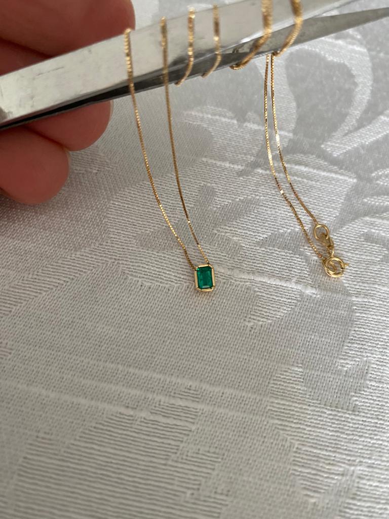 0.35 Ct Colombian Emerald Necklace AAA+ and 18K Yellow Gold.